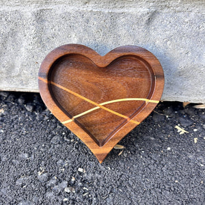 Small walnut heart-shaped jewellery tray with a raised lip and light maple and cherry inlay stripes